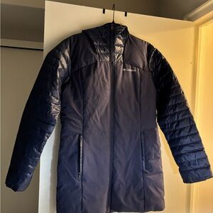 Columbia Women’s Sleek Dark Blue Puffer Jacket - Like New - Medium
